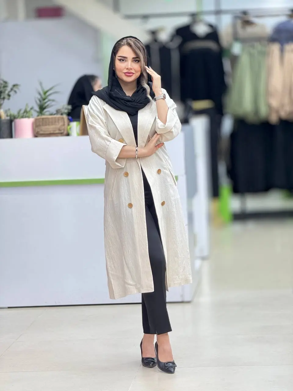 مانتو پشت بند نورا