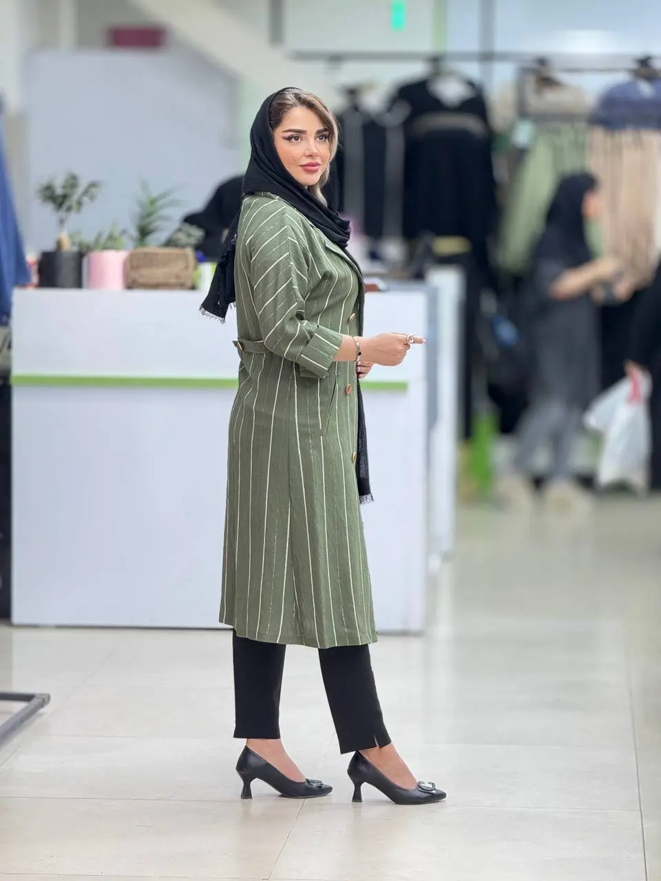 مانتو پشت بند نورا