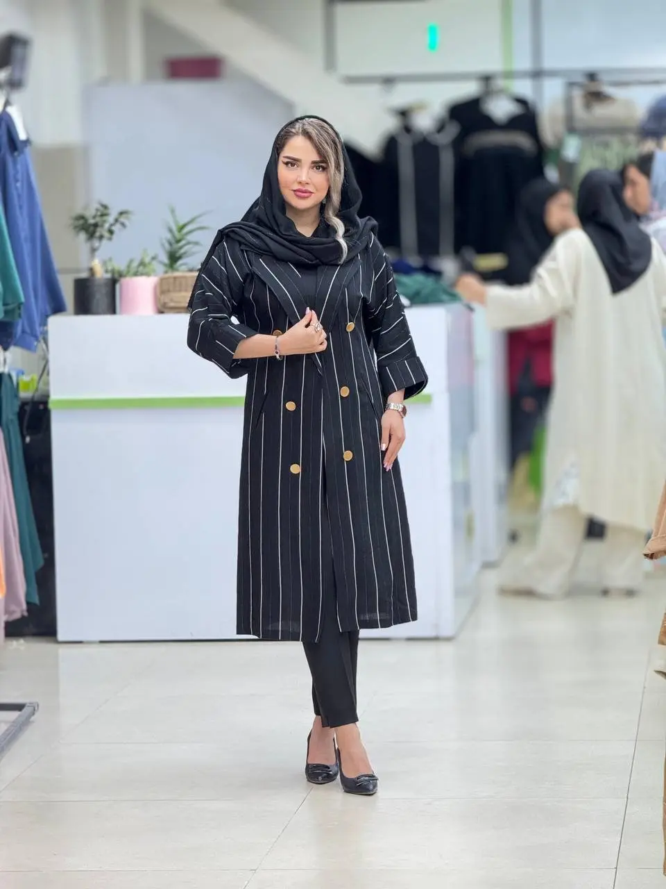 مانتو پشت بند نورا