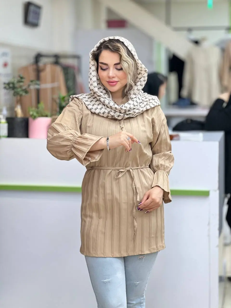 ایوا یقه گره ای