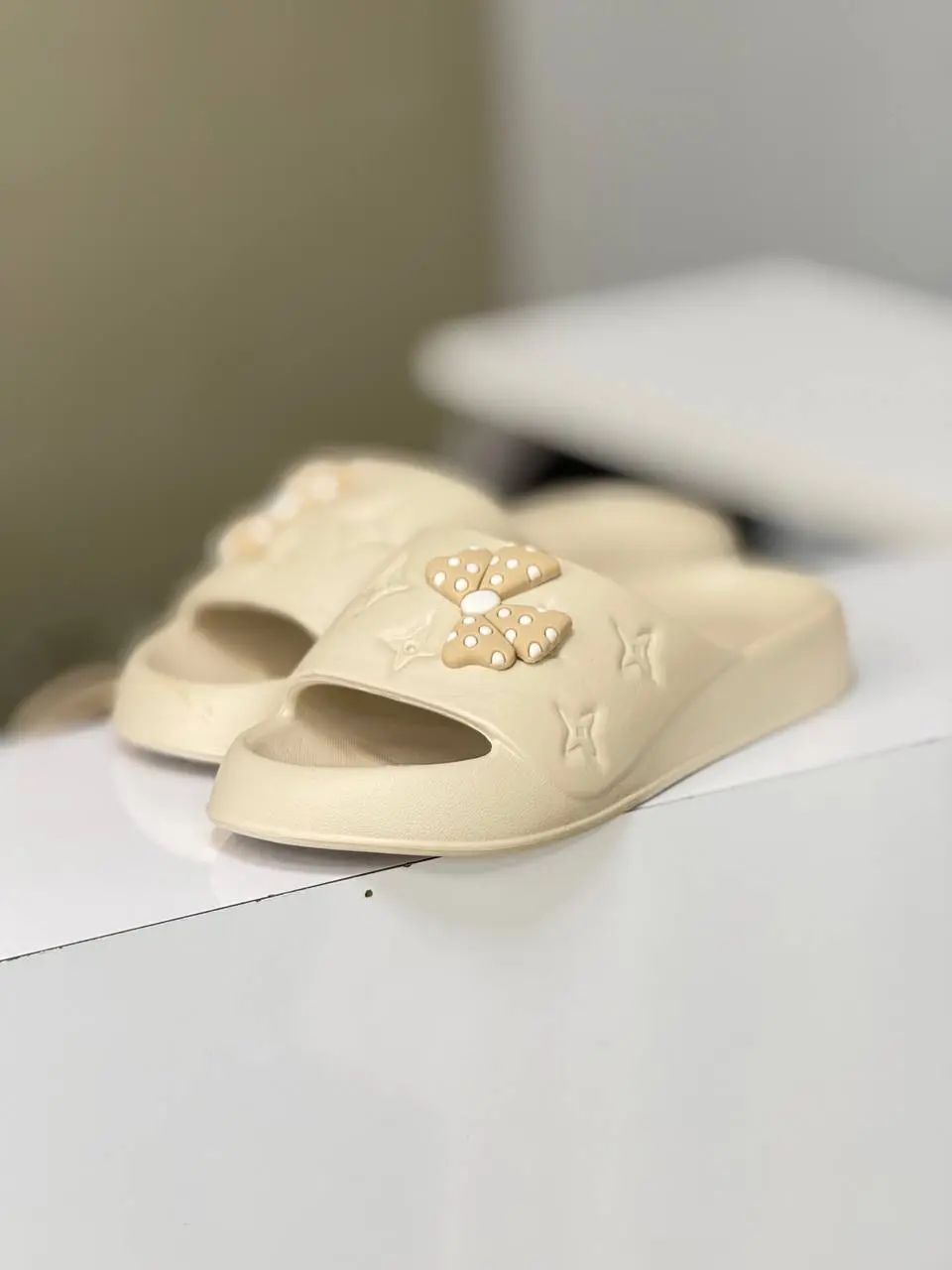 دمپایی پاپیون