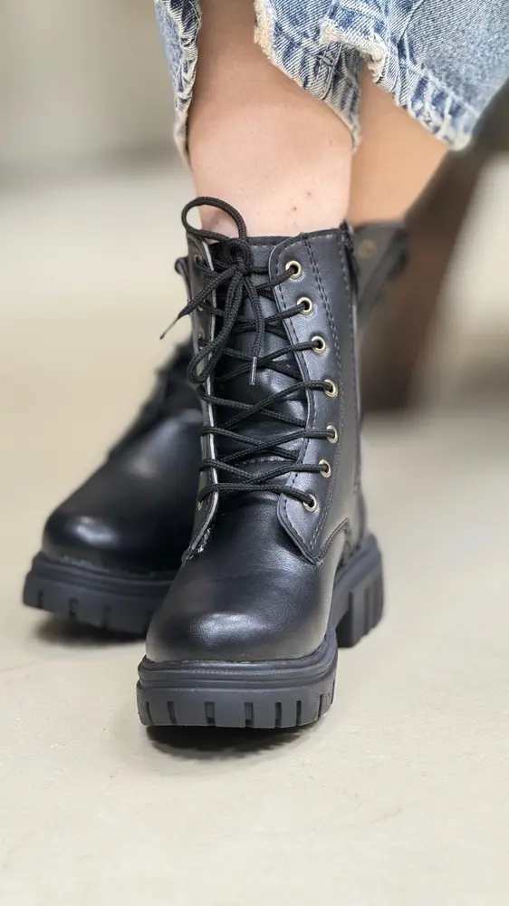 نیم بوت بند دار